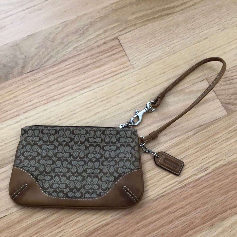 NWOT Coach wristlet